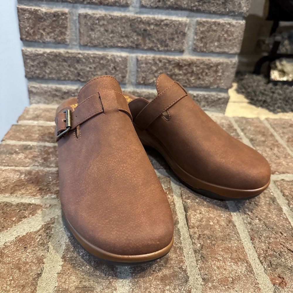 White Mountain Viewed Slip On Belted Buckle Clogs Women's Size 11W Brown Hazel